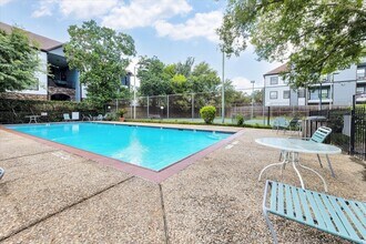 Building Photo - 10811 Richmond Ave.