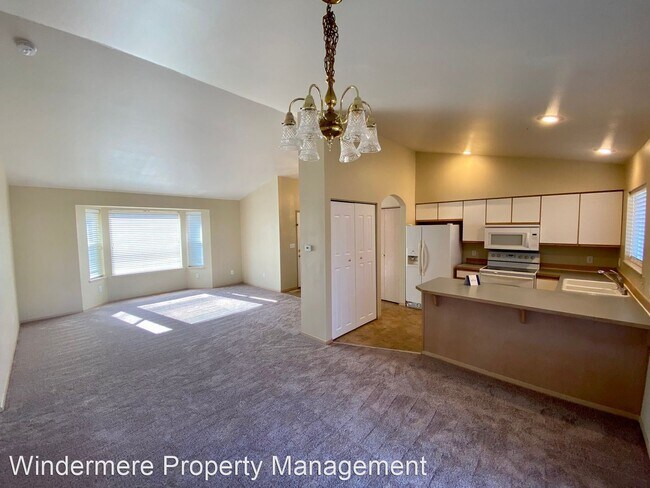 Building Photo - 3 br, 2 bath House - 948 E Street