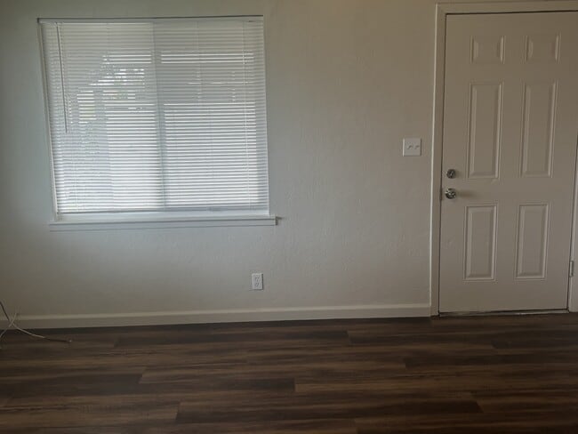 Foto del edificio - 904 Middlecoff Ave