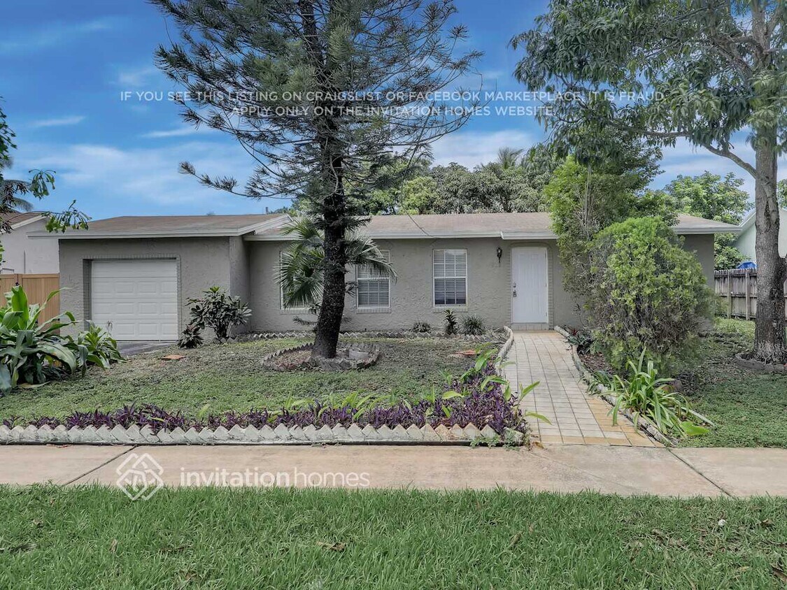 Foto principal - 8121 NW 44th Ct