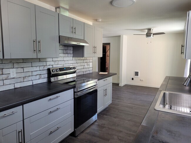 Foto del edificio - 9027 Boulder Ln SE