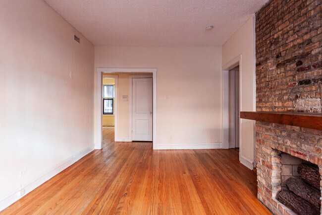 Foto del edificio - 3525 N Racine Ave