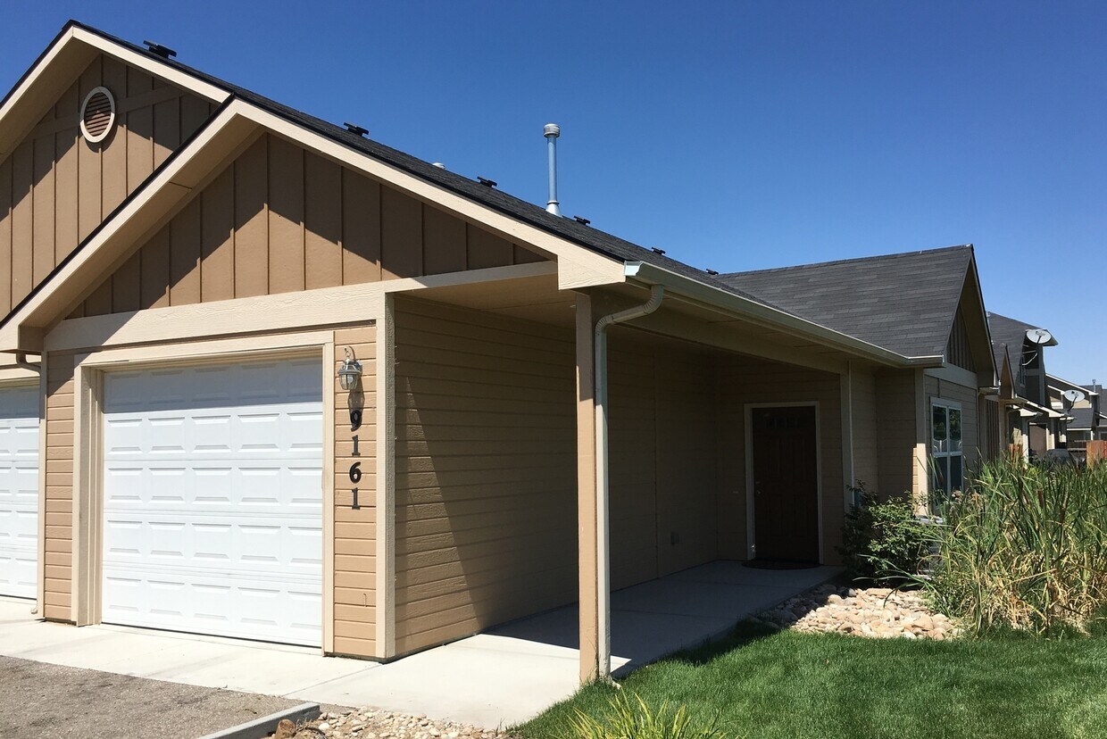 Foto principal - Adorable 2bd 2ba condo in the Charter Poin...