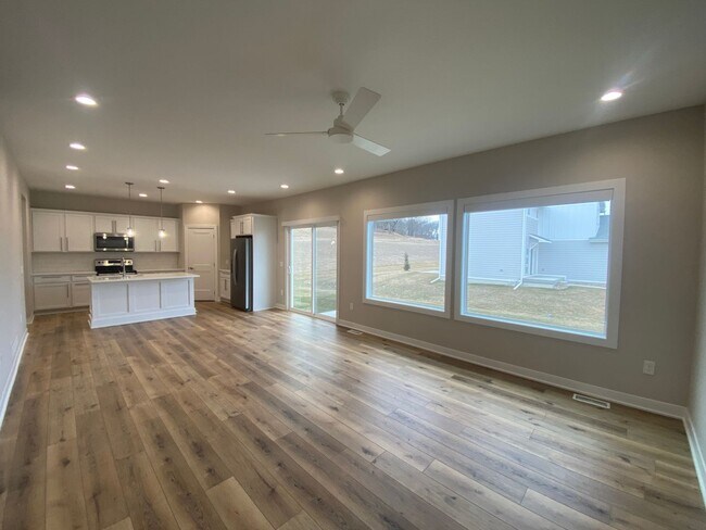 Building Photo - Newly Built Home for Rent in West Des Moines!