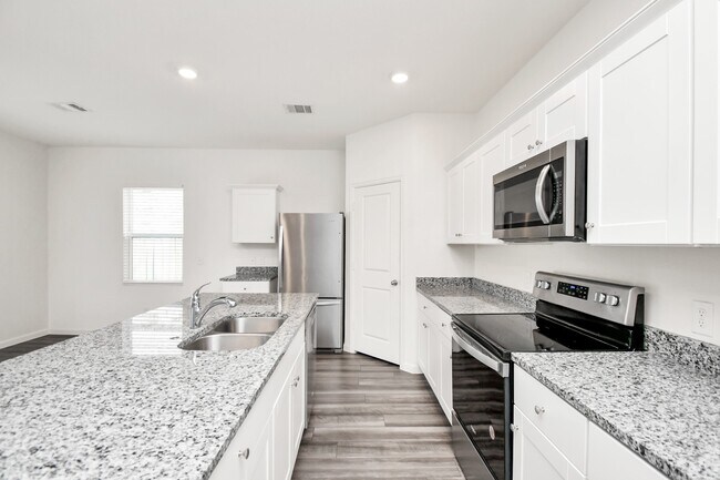 Building Photo - 7802 Hightree Dr