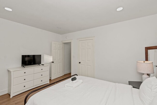 Building Photo - 102 Lockwood Dr