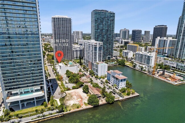 Foto del edificio - 600 NE 27th St