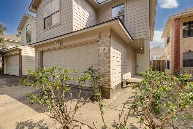 Building Photo - 13983 Maximos Dr