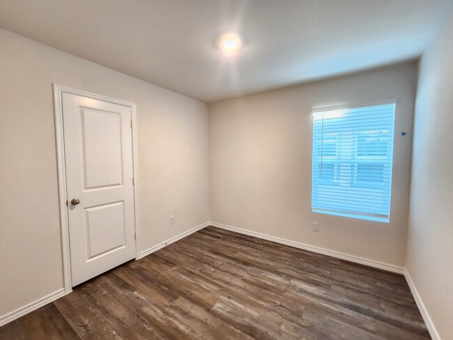 Foto del edificio - 1309 Brook Ln