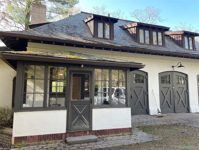 Foto del edificio - 12 Pine Hill Rd