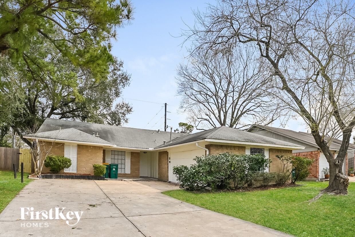 Foto principal - 8222 Streamside Dr