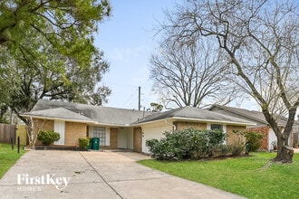 Building Photo - 8222 Streamside Dr