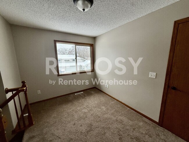 Foto del edificio - 2 BR Oakdale Townhome Avail NOW!