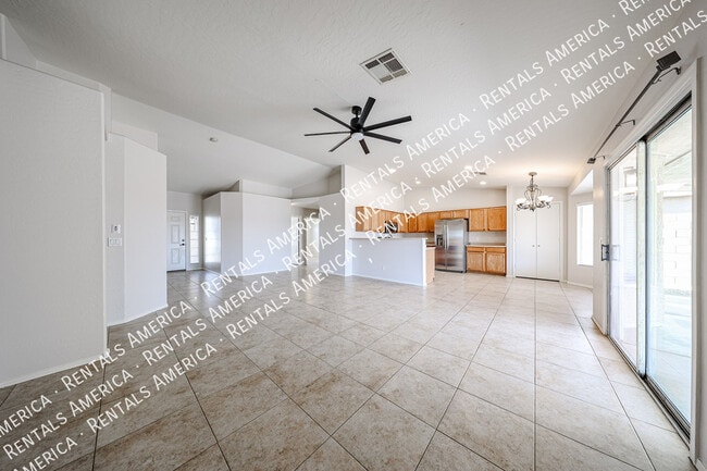 Foto del edificio - 4819 E Whitehall Dr