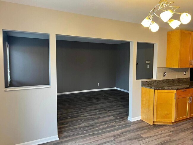Building Photo - 235 Deertrail Ln