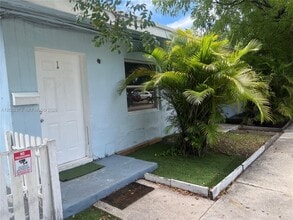 Building Photo - 2118 N 19th Ave