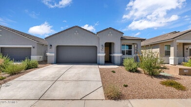 Building Photo - 40035 W Shaver Dr