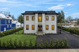 Building Photo - 472 High St