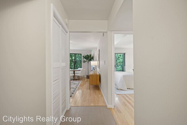 Foto del edificio - 1 br, 1 bath House - 2141 Wisconsin Ave. N...