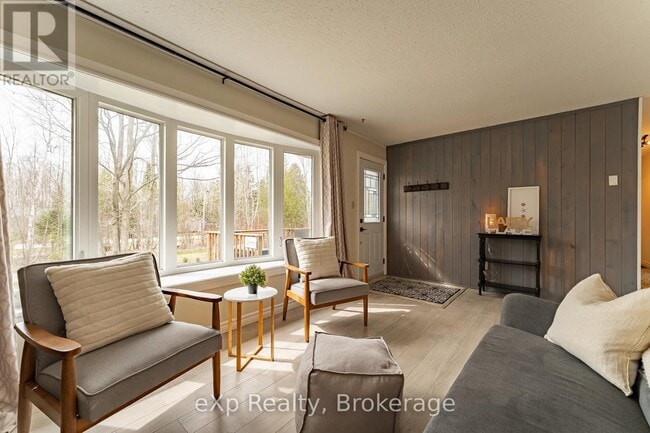 Building Photo - 15 Mapleport Crescent