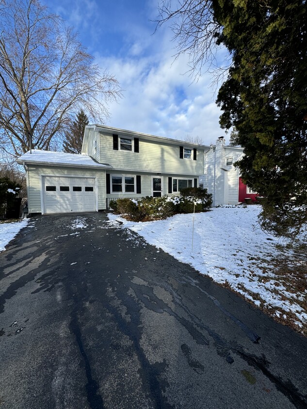 Foto principal - 206 Longmeadow Dr