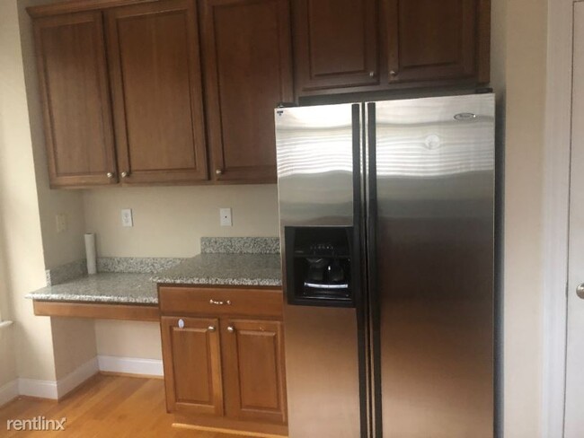 Building Photo - 3 br, 2.5 bath Townhome - 240 Ashton Hall ...