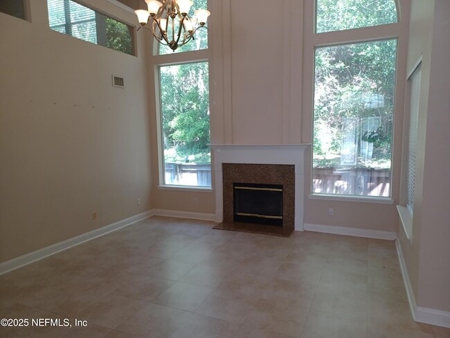 Foto del edificio - 4463 Ecton Ln E