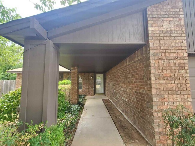 Foto del edificio - 242 NE 46th St