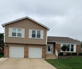 Building Photo - 136 Appleby Dr