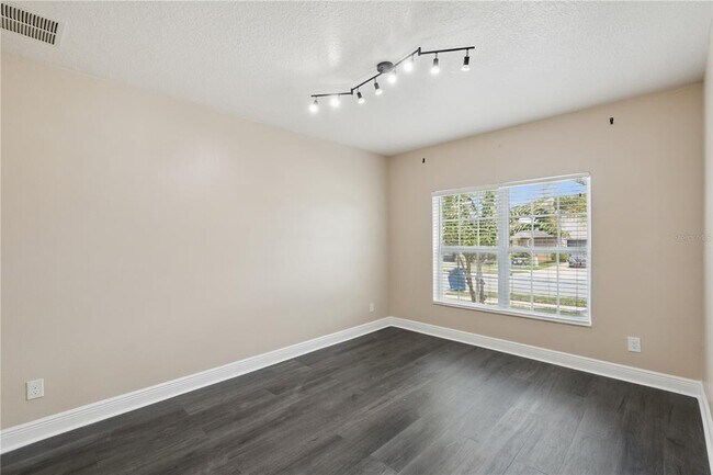 Foto del edificio - 2227 Napone Ln