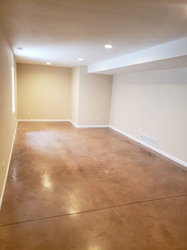 Large family room. - 1635 5th Street