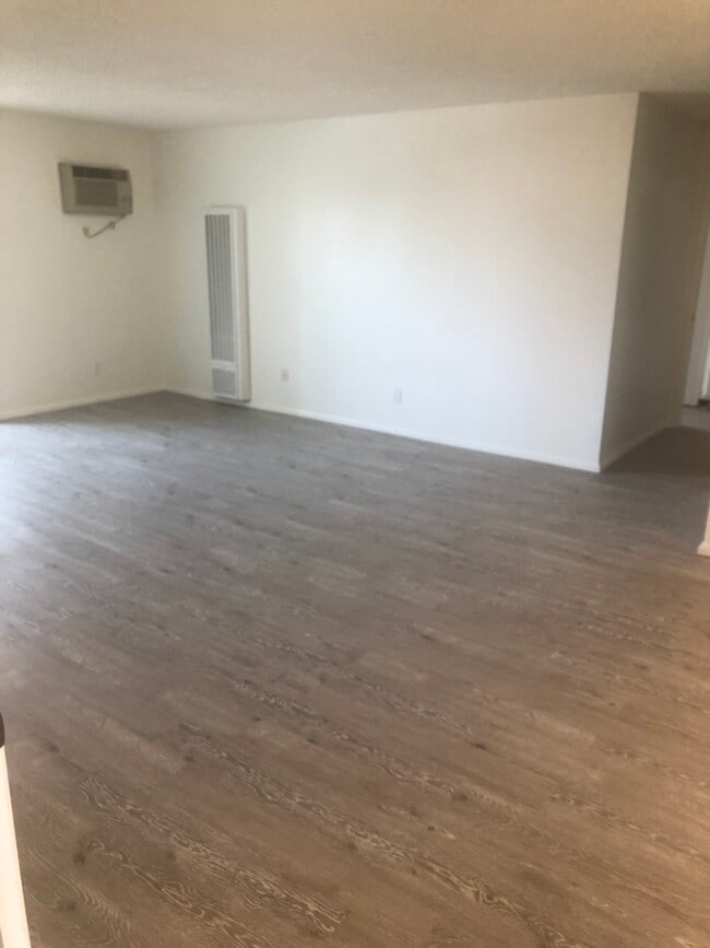 Building Photo - 340 Burchett St