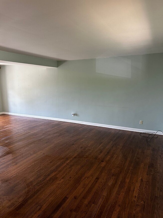 Building Photo - Close to Cleveland Clinic