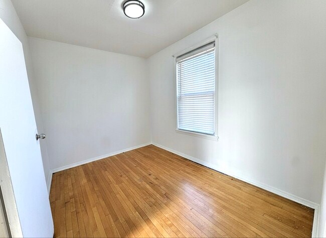 Foto del edificio - 2908 N Springfield Ave