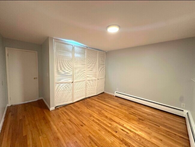 Building Photo - 504 Fountain St