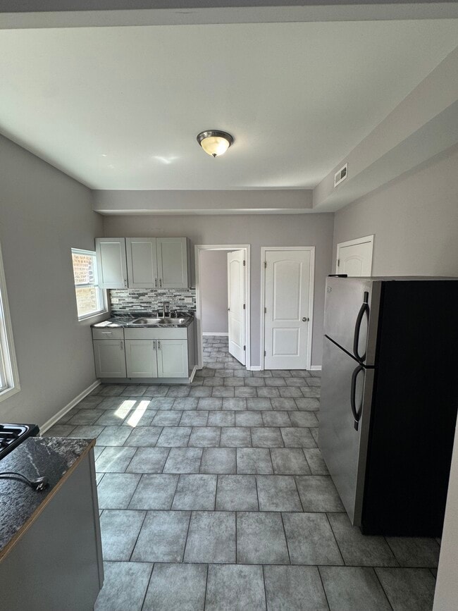 Building Photo - 2152 W 19th St
