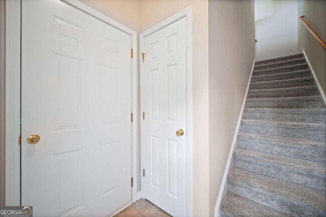 Foto del edificio - 904 Spring Heights Lane SE Unit 9