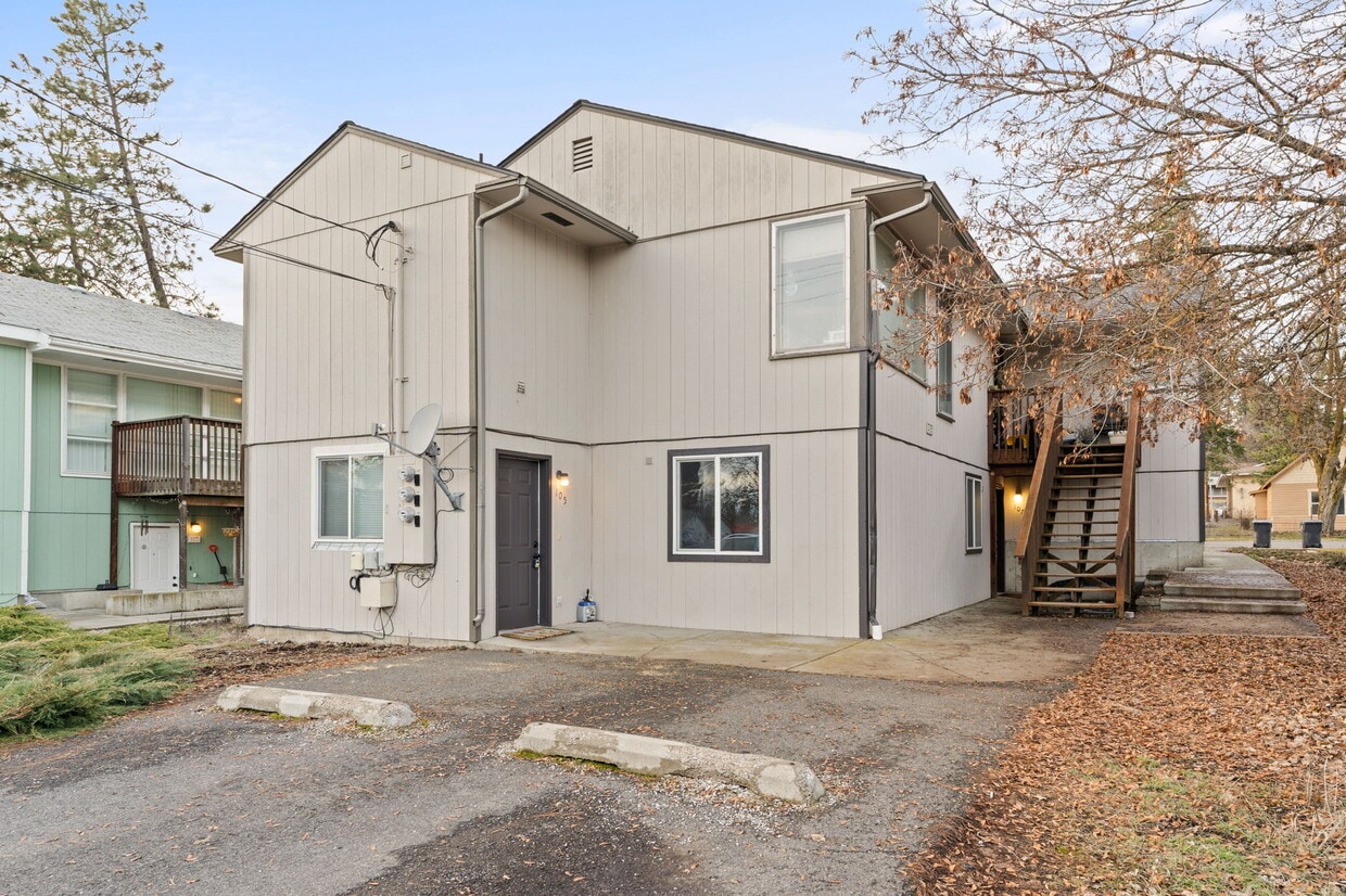 Foto principal - 105 W 3rd St