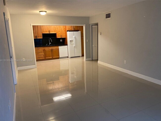 Foto del edificio - 7913 SW 104th St