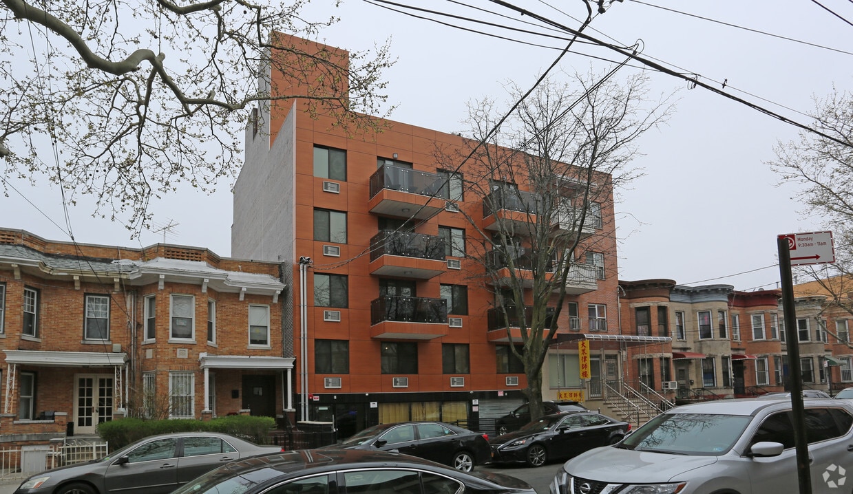 Building Photo - 856 52nd St