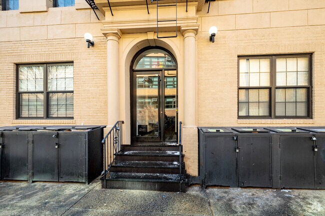 Entrada del edificio - 250 N 6th St