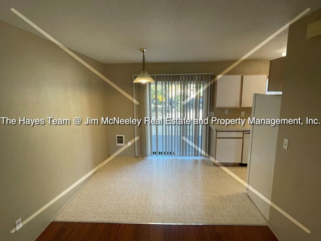 Building Photo - 3 br, 1.5 bath House - 2821 SE 133rd Ave. ...