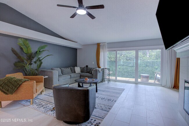 Building Photo - 11657 Brush Ridge Cir N