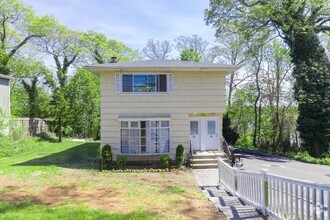 Building Photo - 52,54-54 Blydenburgh Ave