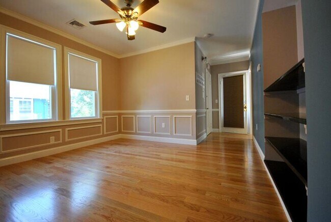 Foto del edificio - Oak Sq. Brighton 3-bed with Parking