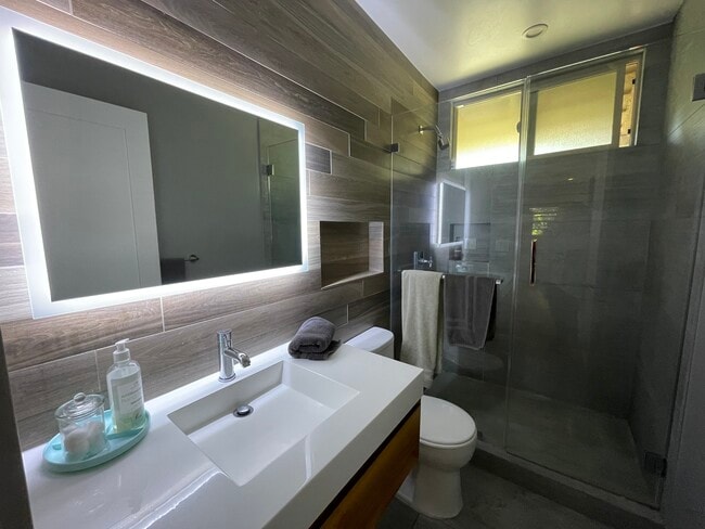 Building Photo - 6726 Leland Way