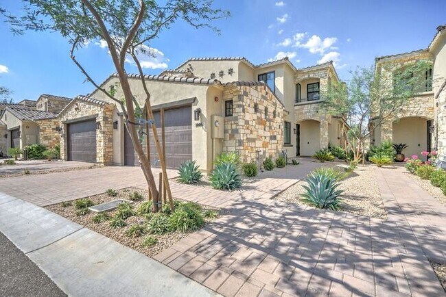 Foto del edificio - COMING SOON! Breathtaking Views, 3 Bed 3.5 Bath Townhome, Minutes Walking Distance to Fashion Squ...