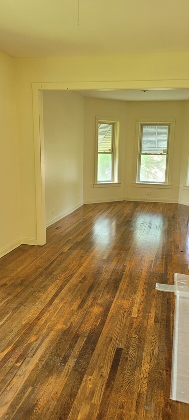 2nd floor Living room - 653 N Christiana Ave