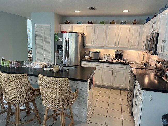 Foto del edificio - 9230 Heathridge Dr