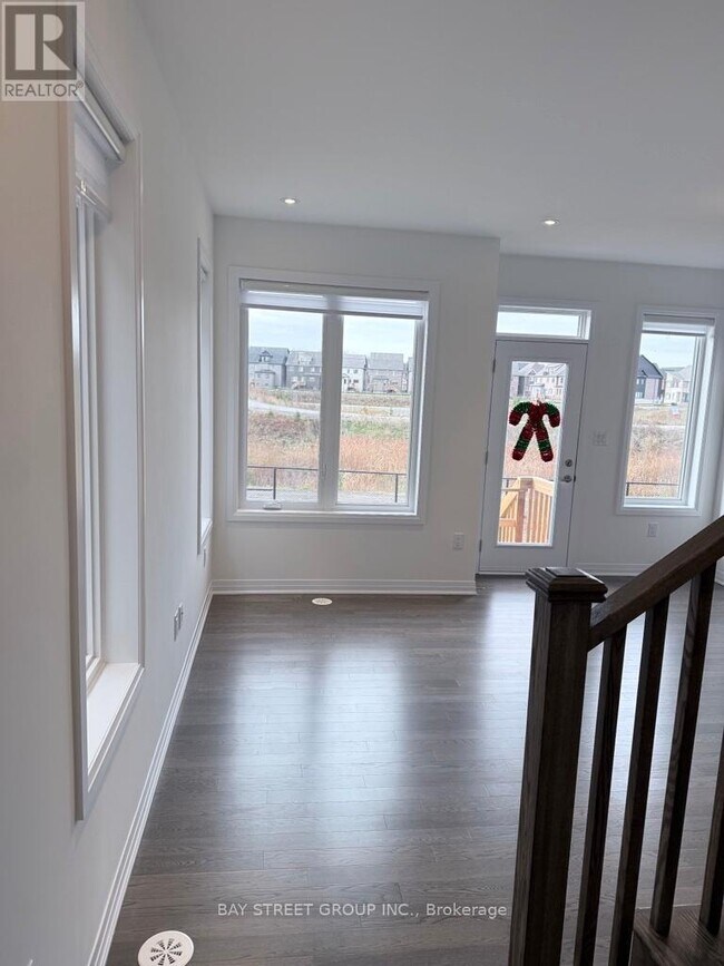 Building Photo - 3210 Crystal Dr